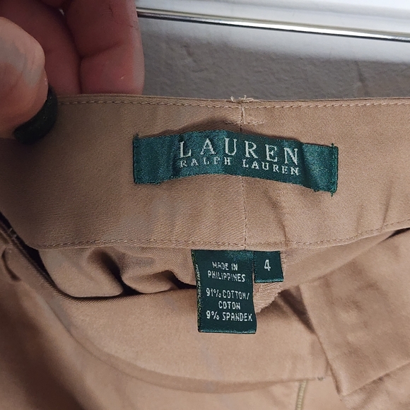 Ralph Lauren, Straight Leg Khaki Pants. Size 4 - Picture 9 of 10
